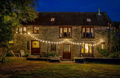 Llanglydwen House | Ysgubor Uchaf - Four Bedroom House, Sleeps 8