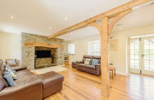 Newcastle Emlyn House | Ysgubor Uchaf