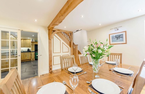Newcastle Emlyn Cottage | YSGUBOR UCHAF, pet friendly, with a garden in Newcastle Emlyn