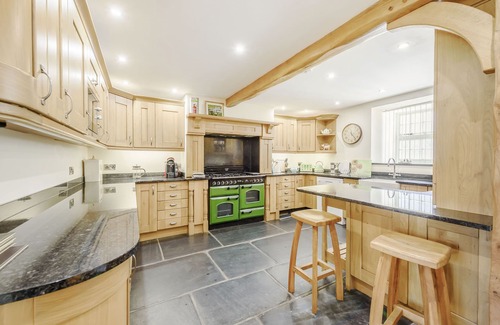 Newcastle Emlyn Cottage | YSGUBOR UCHAF, pet friendly, with a garden in Newcastle Emlyn
