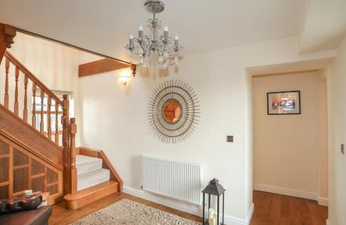 Caergeiliog House | Ysgubor Wen