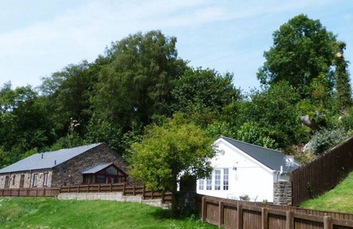 Nantgarw House | Ysgubor y Coed - Four Bedroom House, Sleeps 8