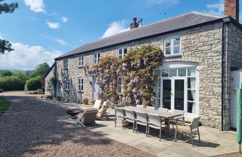 Denbigh House | Ystrad Bach