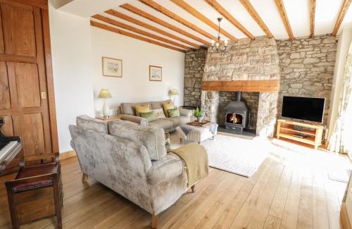Denbigh House | Ystrad Bach