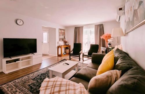 North River Villa | Yuan's Cozy 4BR House in Charlottetown
