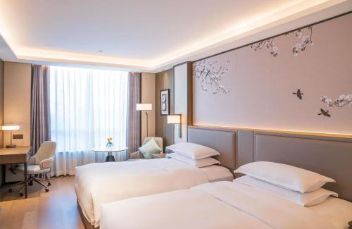 Yuexiu Hotel | Yuexiu Hotel Guangzhou,Curio Collection by Hilton-Free shuttle between hotel and Exhibition Center during Canton Fair & Exhibitor Registration Counter