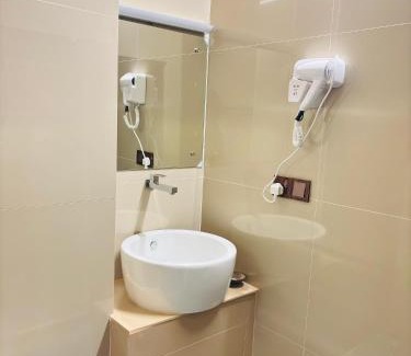 Kaduwela Hotel | Yuki Grand Hotel