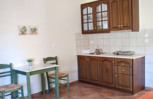 Aravissos Condo | YULI'S HOUSE APARTMENT COMPLEX NEAR THE SEA