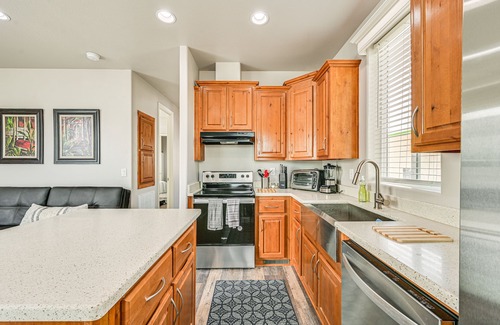 Yuma Cottage | Yuma Home w/Fire Pit & Outdoor Community Pool!