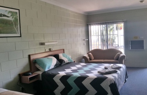 Yungaburra Hotel | Yungaburra Park Motel
