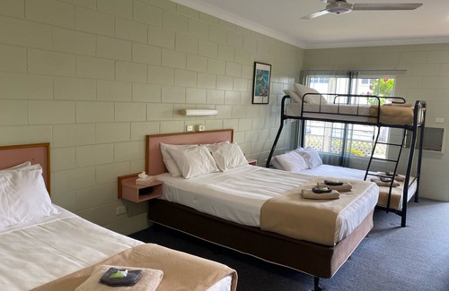 Yungaburra Hotel | Yungaburra Park Motel