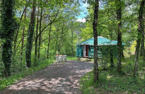 Chataigneraie Cantalienne Ski Chalet | Yurt Cantal Passionata 4pers