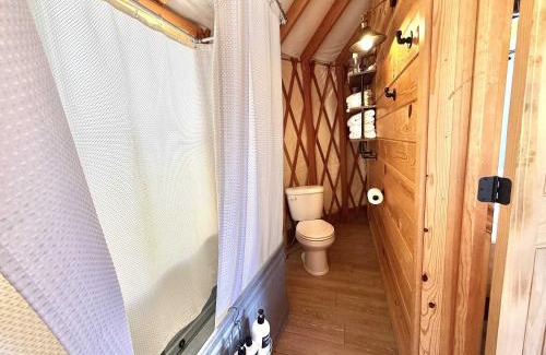 Orderville House | Yurt Overlook #7 with AC and Private Bath 2 Kings