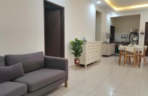 Bandar Puncak Alam Apartment | Yuslina Homestay
