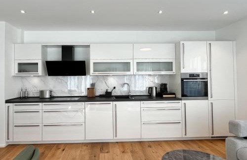 Furstenfeldbruck District Apartment | YUVA HOMES Germering - 100m2 - nahe München - 2 Bäder - Garten&Terrasse - S-Bahn