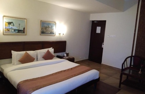 Ernakulam South Hotel | Yuvarani Residency