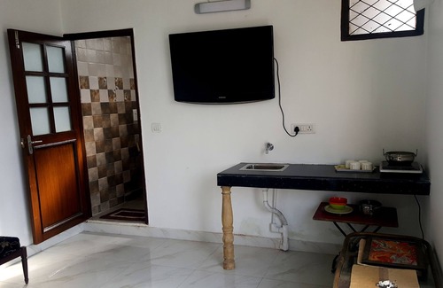 Kailash Colony House | Yuvi Homz - Posh South Delhi
