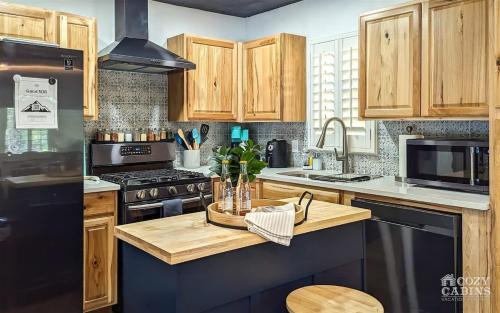 Ruidoso House | Yvonnies-Super Cool Convenient Comfy & Renovated Cabin