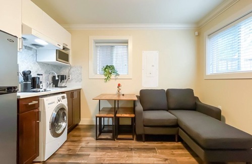 East Side House | YVR4519B | Homely 1BR in Central Vancouver | 15 min to DT