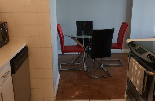 Connaught Apartment | YYC : 2-Bedroom City Apartment