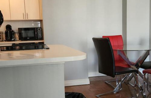Connaught Apartment | YYC : 2-Bedroom City Apartment