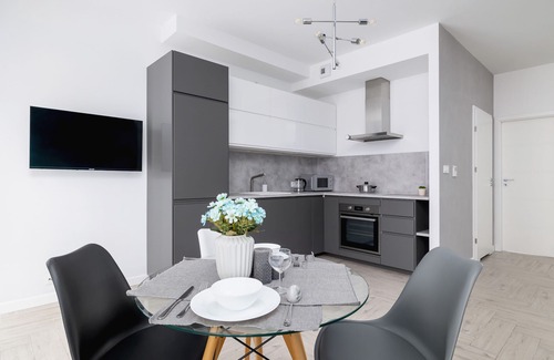 Katowice Apartment | Złota 71 | Wifi, 2 Bedrooms, 2 Balconies, Parking, Katowice