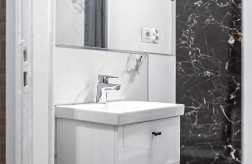 gmina Parzeczew Apartment | Złota 77 by NYX Apart