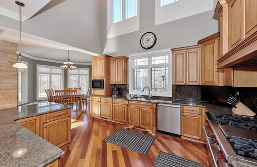 Wasco House | Z family Estate-a secluded luxury 6000sf home with pool/spa
