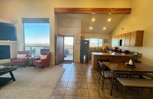 Moab South Valley House | Z4 I Unobstructed Moab Rim Views! I Pool I Pet Friendly I Private Hot Tub