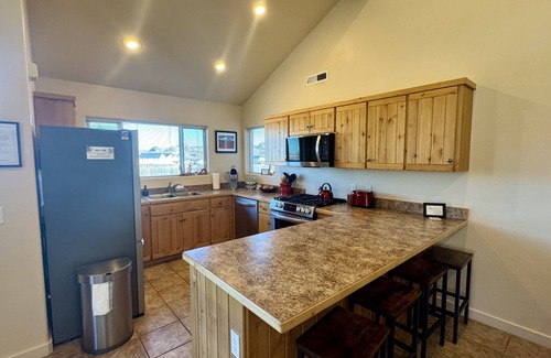 Moab South Valley House | Z4 I Unobstructed Moab Rim Views! I Pool I Pet Friendly I Private Hot Tub
