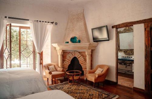 Antigua Guatemala Bed & Breakfast | Zahar Boutique Stay Volcano Views and Pool