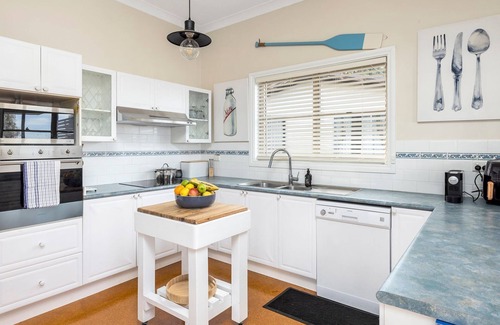 North Arm Cove House | Zahir’s Retreat – large 5-bedroom Coastal waterfront property