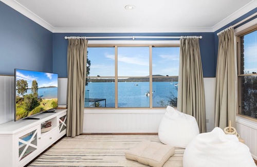 North Arm Cove House | Zahir’s Retreat – large 5-bedroom Coastal waterfront property