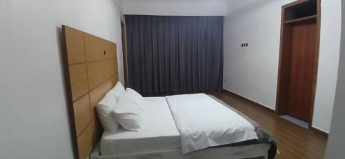 Kinazi Hotel | Zak Hotel & Lounge