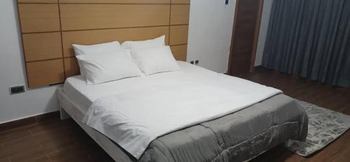Kinazi Hotel | Zak Hotel & Lounge
