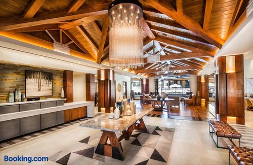 Lakeside Park Apartment | Zalanta