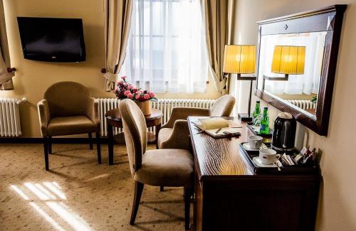 Bielany Wroclawskie Hotel | Zamek Topacz