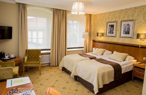 Bielany Wroclawskie Hotel | Zamek Topacz