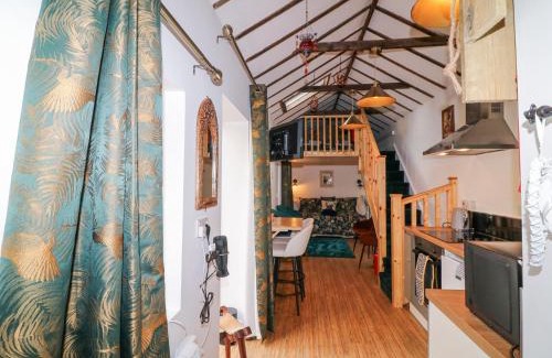 Edwinstowe House | Zander's Cave