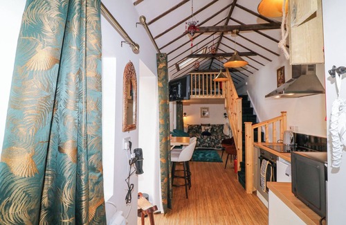 Edwinstowe Cottage | ZANDER'S CAVE in Edwinstowe