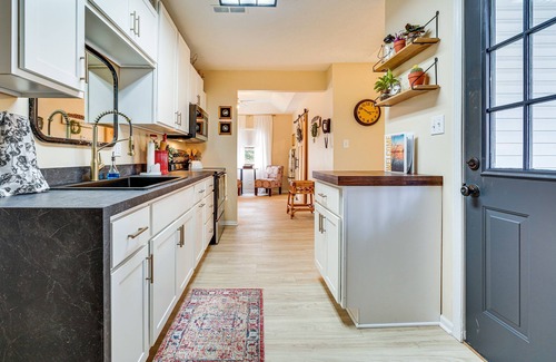 Zanesville Apartment | Zanesville Apartment w/Porch - 3 Mi to Downtown!