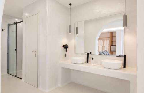 Pyrgos House | Zannos Luxury Suites by Zannos Collection