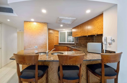 Mooloolaba Apartment | ZANZ205- Exclusive Outdoor Spa with Ocean Glimpses