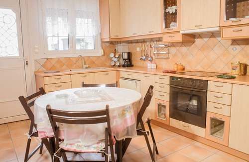 Kalambaka House | Zara's Home Meteora - The House of the rising sun!