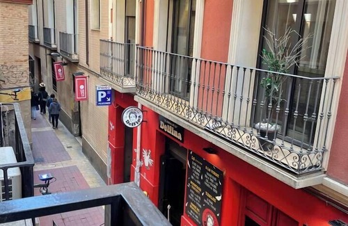 Zaragoza Old Town Apartment | Zaragoza Home El Tubo - parking included, Apartamento para familias en El Tubo-Plaza España de Zarag