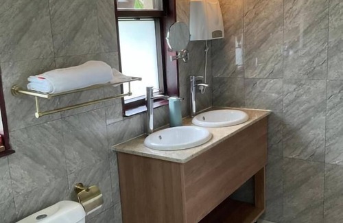 Hoima Hotel | Zebi Ecolodge