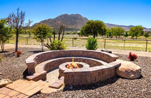 Williamson House | Zebra Ranch 12-guest Compound - Mtn Vusparqt Bal