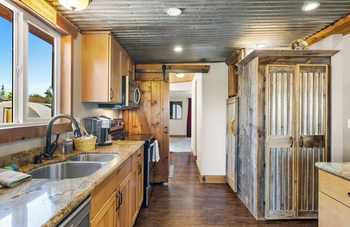 Williamson Villa | Zebra Ranch Vacation Rental - 12-Guest Compound Exp, Prescott - Mtn Vu Farm Spa