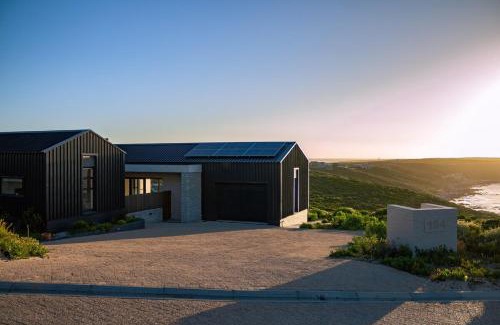 Gansbaai House | Zebra Views - Romansbaai Luxury Retreat