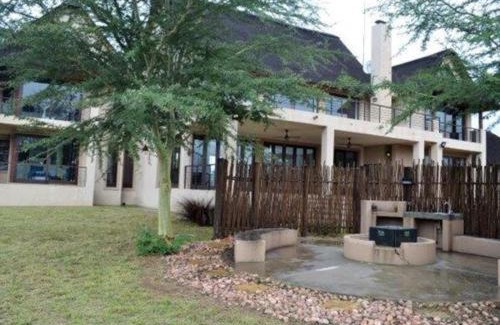 Leeupoort Villa | Zebula 5 Bedroom, sleeps12 IZN1